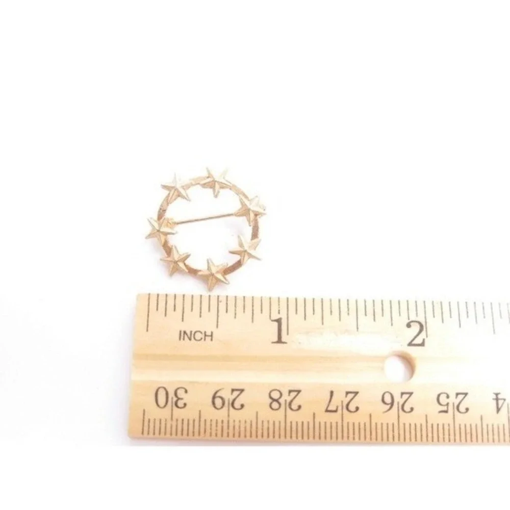 Vintage Small 7 Stars on Circle Gold Plated Wreath‎ Pin Brooch